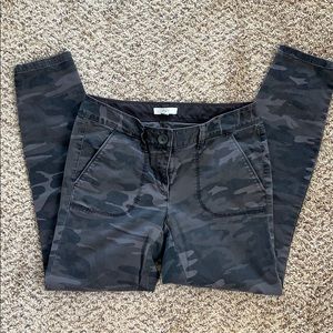 Loft Grey Camo Pant Sz petite 4